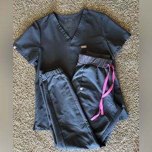 FIGS Scrub set - Limited Edition color “Night Sky” - size small